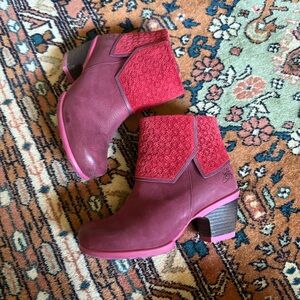 Beautiful Fluevog red ankle boots W7.5